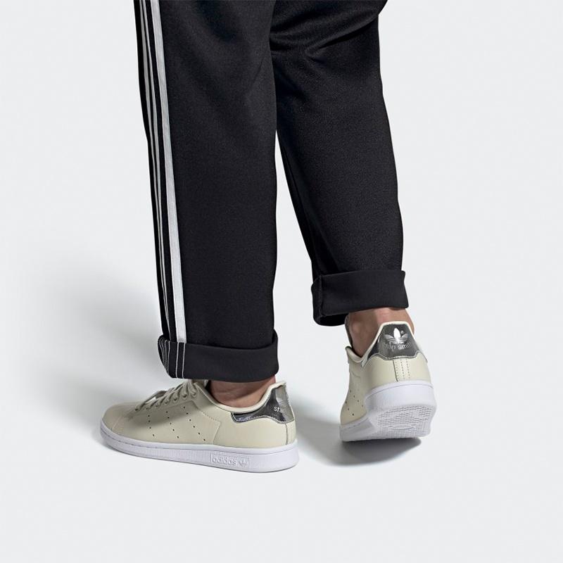 (WMNS) adidas originals Stan Smith 'Off White Silver Metallic' Женские FY6773