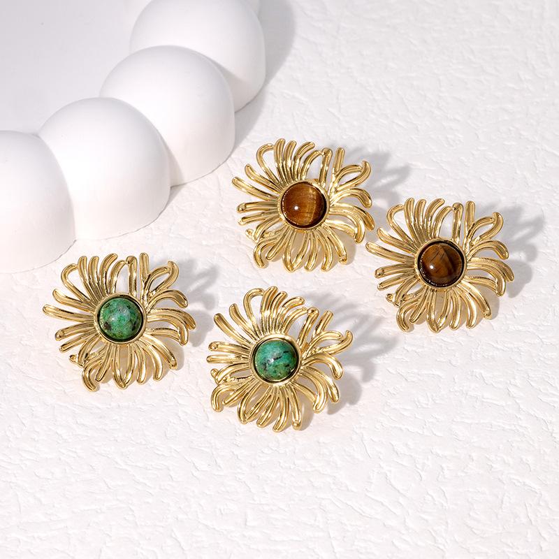 Hypoallergenic Luxury Temperament High-end Flower Stainless Steel Stud Earrings 18K Gold-plated Non-fading Retro Cold Wind Stud