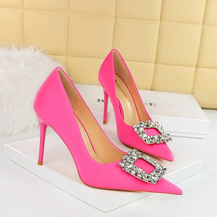 Европейская и американская модная банкетная женская обувь на высоком каблуке, тонкий каблук, супер высокий каблук, с неглубоким ртом и заостренной головкой, женские одиночные туфли с ромбовидными пуговицами