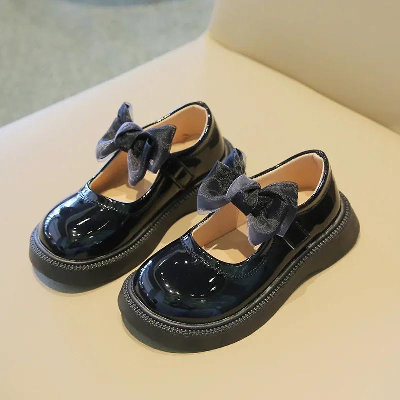 2024 Детские кожаные туфли для девочек Осень Новая мода Корейский стиль Мягкая подошва Нескользящие Туфли принцессы с бантом Шикарные праздничные туфли