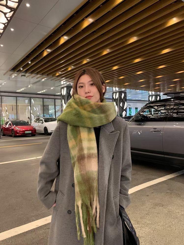 Женский толстый клетчатый шарф из пряжи — универсальный, теплый, в студенческом стиле для осени/зимы