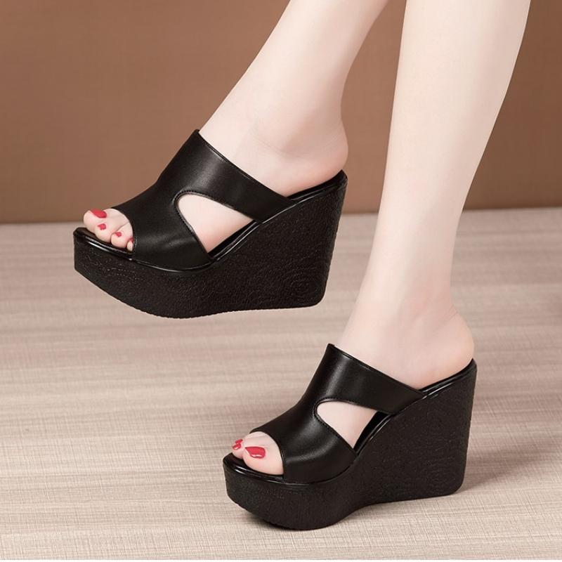 Модные шлепанцы на платформе Женские массивные летние туфли Натуральные сандалии Белые 2025 Женские сандалии на танкетке Уличный стиль Женские шлепанцы