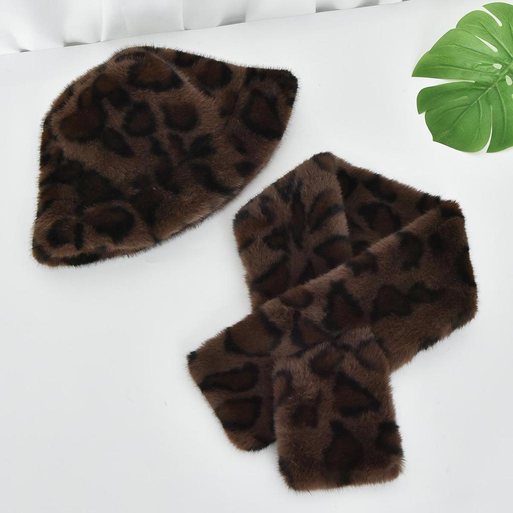 A European and American Style Fisherman Hat Set Imitating Mink Environmentally Friendly Fur Scarf for Women In Winter Leopard Print Color
