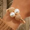 Ретро-браслет высокого класса с открытым манжетом и преувеличенным жемчугом