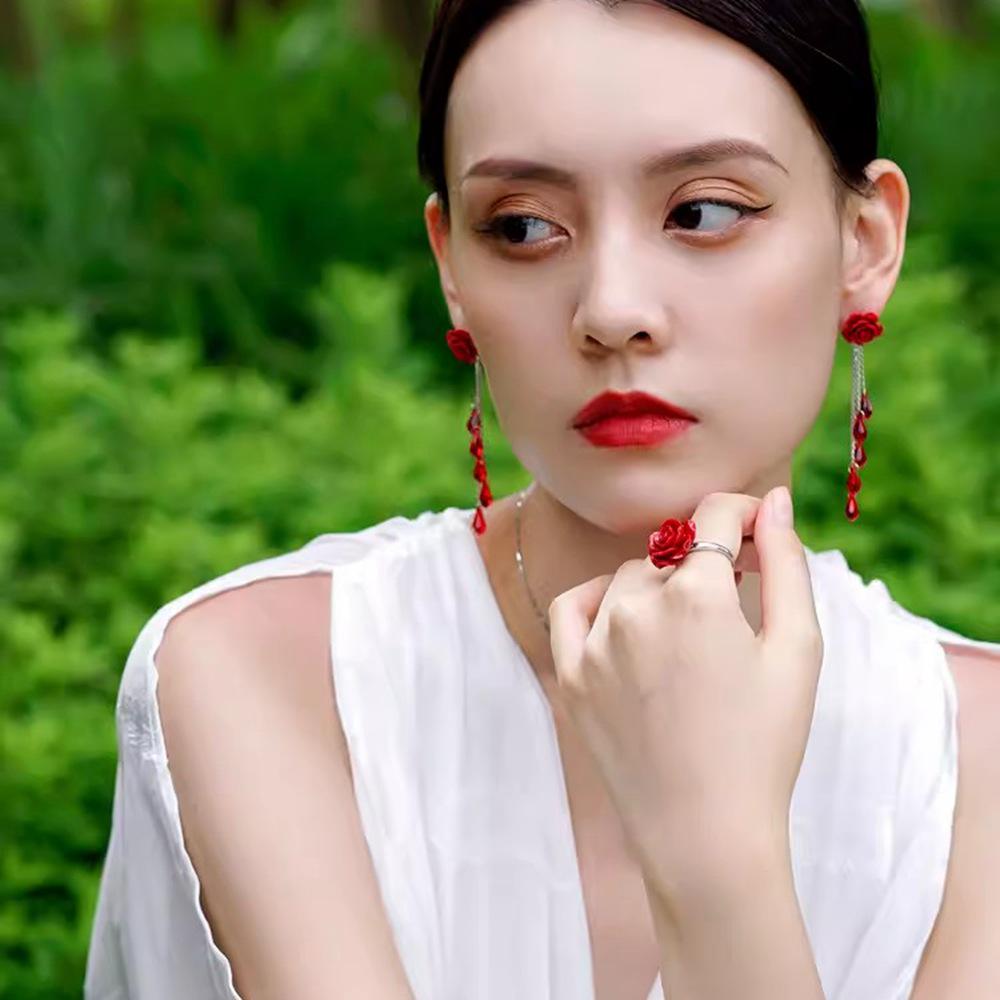 Серьги-пусеты и серьги-подвески 'Февральская роза' 'Серебряная игла' 'Красный цветок' – Элегантные женские украшения