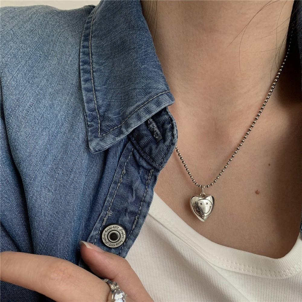 Милое улыбающееся лицо, трехмерное круглое ожерелье из бусин, темперамент, холодный стиль, нишевый дизайн, чувственная ключичная цепочка