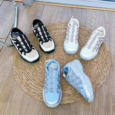 Новые дышащие белые туфли для женщин, летняя повседневная модная обувь, спортивная универсальная обувь на толстой подошве, кроссовки