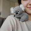Koaly Эмоциональное исцеление по запросу, Плюшевый Koaly для эмоциональной поддержки, Имитирует естественные движения для реалистичного комфорта, Мягкая набивная игрушка Новинка