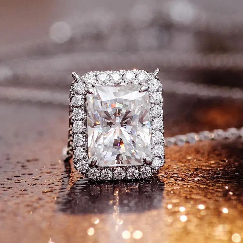 Huitan Attractive Simple Stylish Pendant Necklace with Shiny CZ Elegant Temperament Wedding Band Jewelry Women Chic Accessories