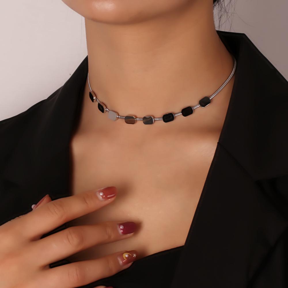 Модное простое маленькое квадратное ожерелье, новое геометрическое ожерелье, чистое красное ожерелье