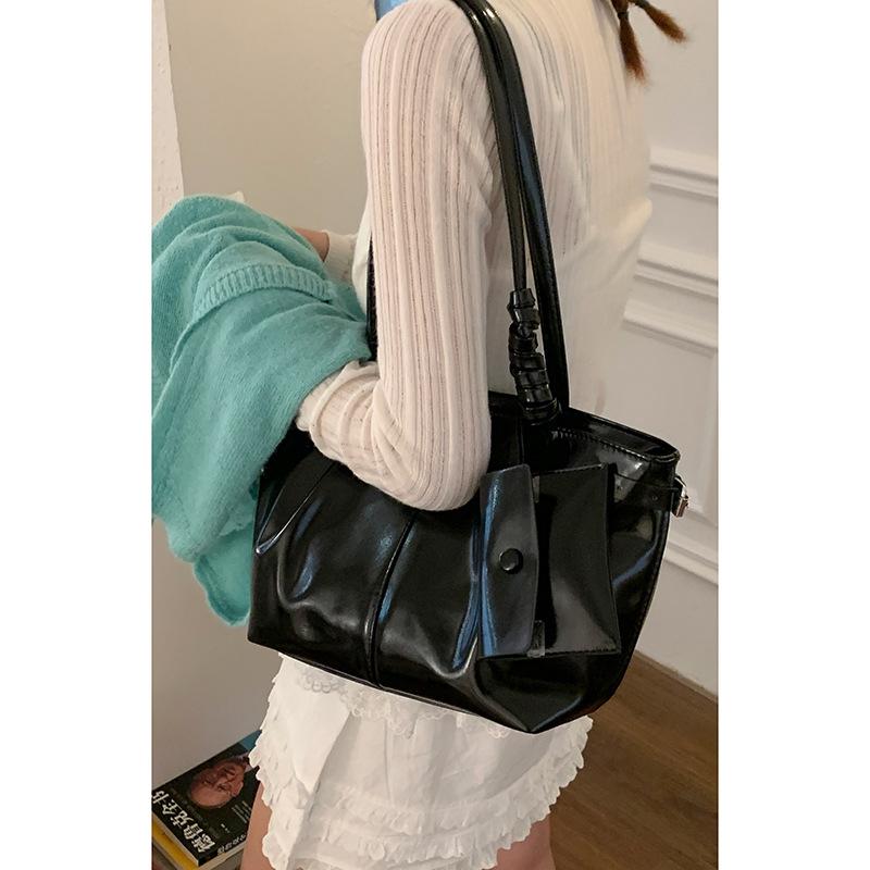 Spring fashion large capacity shoulder commuter bag women's bag 2025 new simple tote bag versatile underarm bag