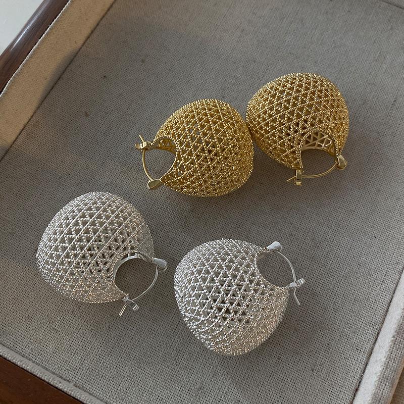 Сетка Полый Ретро Полый Шар Женский Медный Покрытием Настоящее Золото Модная Атмосфера Высокого Класса