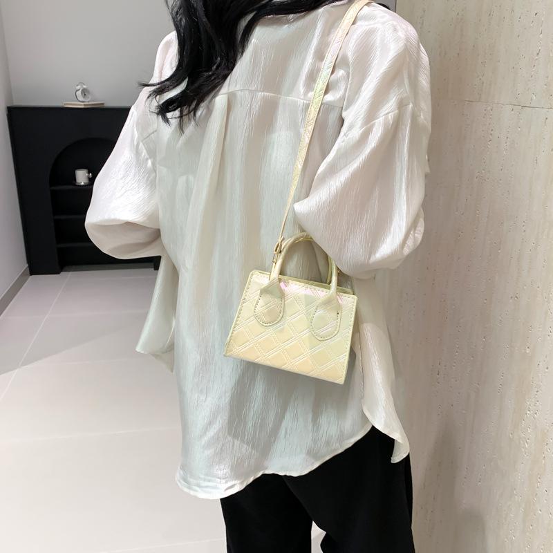 Весна Новая Модная Повседневная Сумка на Одно Плечо Простая и Красивая Женская Сумка Кроссбоди Для Поездок Маленькая Квадратная Сумка