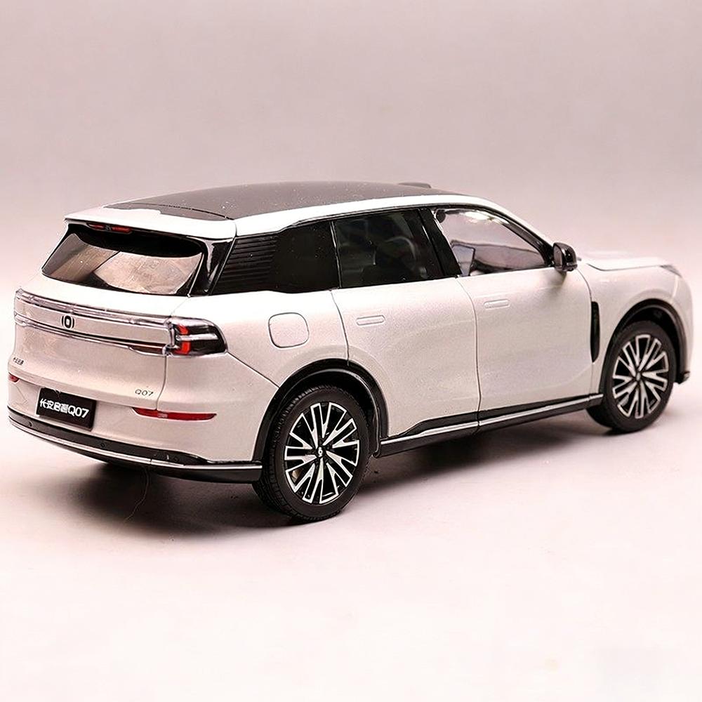 Литье под давлением 1:Масштаб 1:18 Changan Qiyuan Q07 Симуляция Сплав Статическая Модель Автомобиля Игрушка Подарок на День Рождения Коллекция Сувенир Украшение