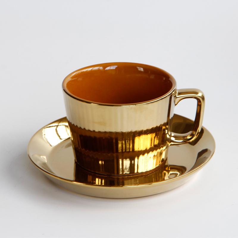 Керамическая золотая кофейная чашка с блюдцем Золотая трехмерная полосатая кружка Домашняя чашка Скандинавская простая чашка для молока Чашка для послеобеденного чая подарок