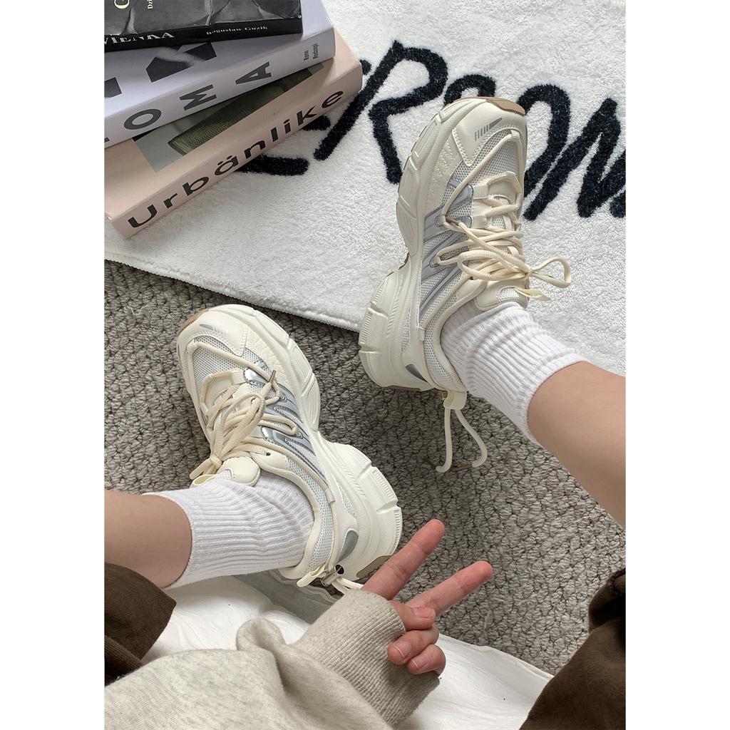 Осень 2024 года, новые легкие спортивные кроссовки на толстой подошве, женские повседневные и удобные кроссовки для бега, кремовые ножки, обувь для маленьких пап, женская