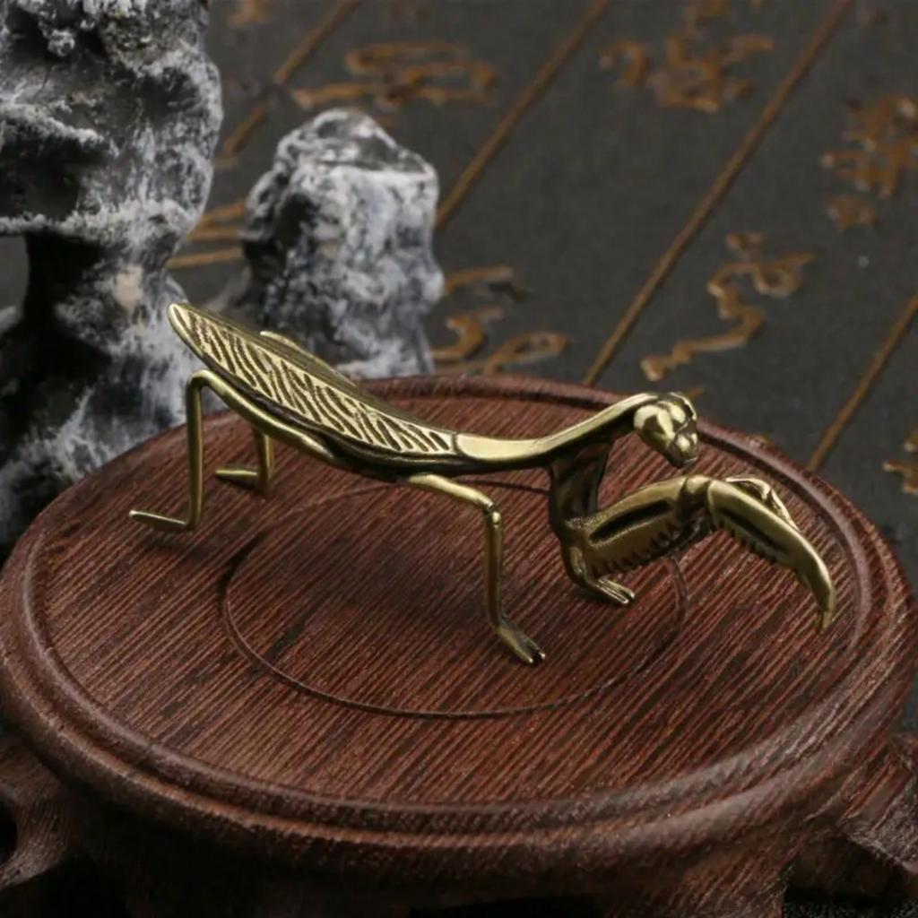 A Brass Mantis Small Ornament, Tea Pet Solid Copper Insect Antique Bronze Miniature Sculpture Copper Art Small Decorative Item Particularly Exquisite