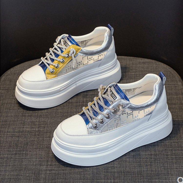 Модные летние новые женские туфли с дышащей сеткой, увеличенным внутренним каблуком для спортивной повседневной носки, толстая подошва, маленькие белые