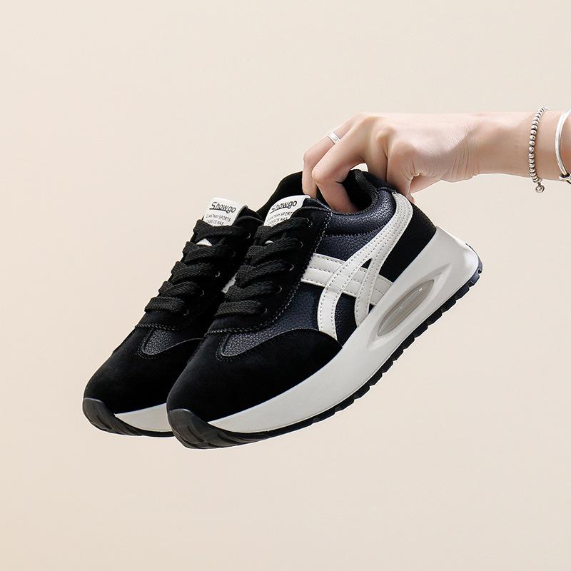 Ins корейская версия новой женской обуви для пап 2025 года, весна, студенческие беговые спортивные туфли на толстой подошве, увеличивающие рост, повседневная обувь KT2692