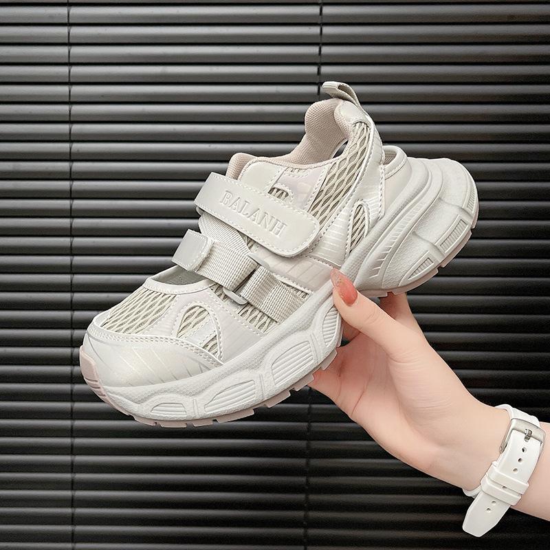 Кожаные полые кроссовки «папины» женские 2025 новые летние сетчатые дышащие спортивные сандалии универсальные с увеличением роста повседневные трендовые туфли