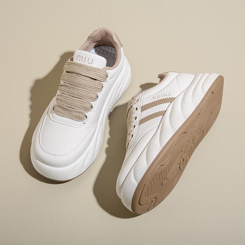 Маленькие белые туфли женские весенние новые толстые подошвы высокие туфли для досок одинарные повседневные женские спортивные туфли