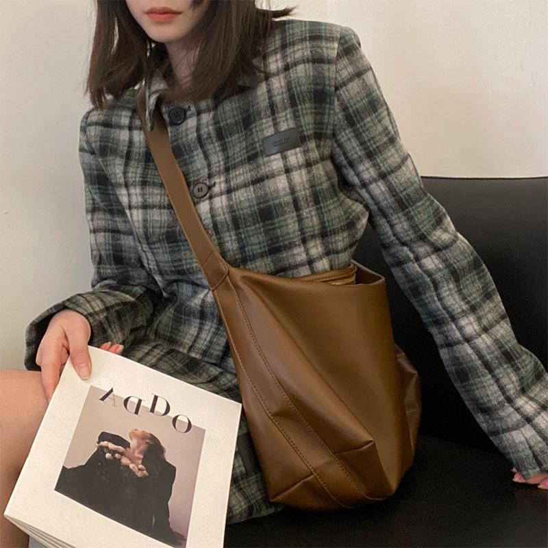 Classic Shoulder Bag New PU Korean Simple Women's Bag Soft Bed Crossbody Bag Large Tote Bag Large Capacity Shoulder Bag