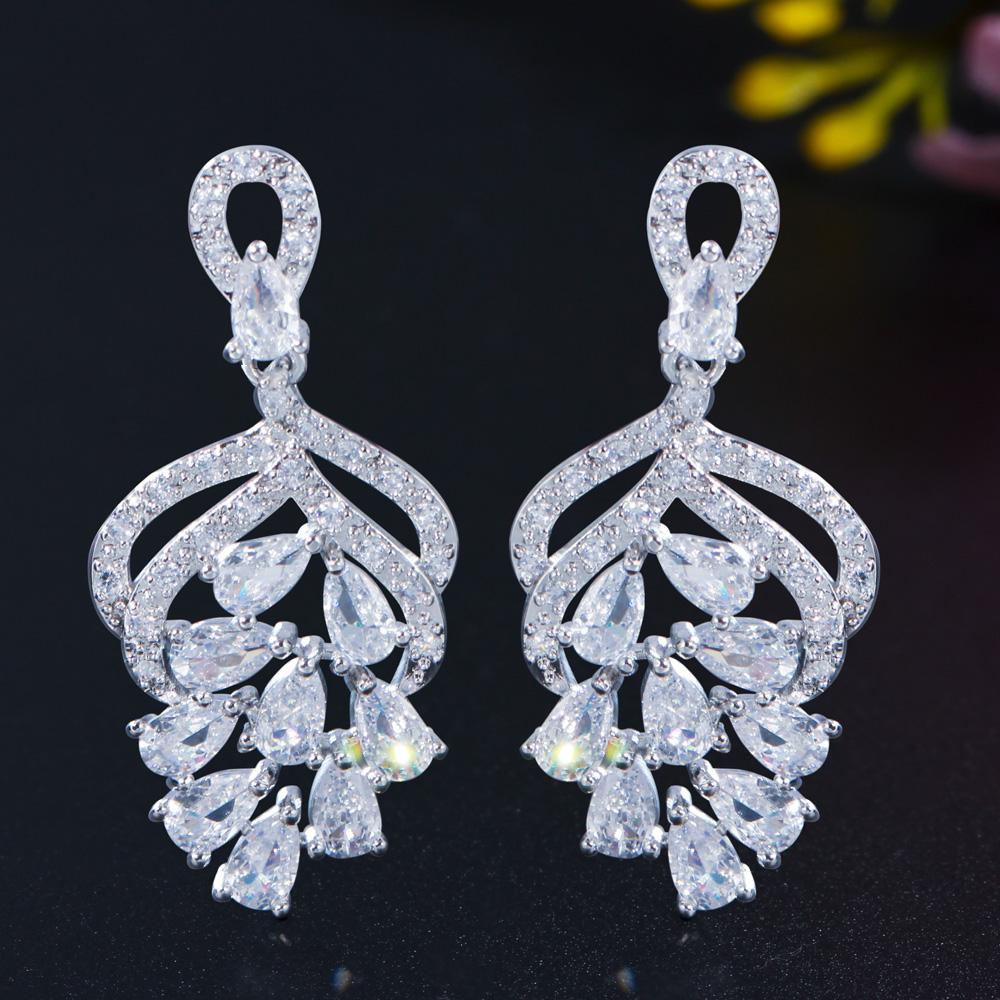 Серьги-капли CMM в форме виноградного цветка изумрудно-зеленого цвета с цирконием