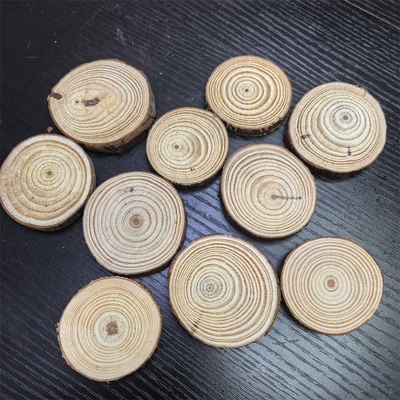 Фоновый декор стены из спилов дерева для детского DIY-творчества, поделок, искусства в детском саду