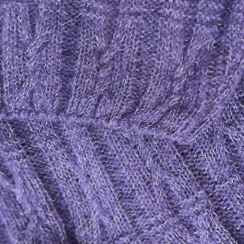 Женский свитер Мокана расслабленного кроя из мягкого трикотажа с V-образным вырезом