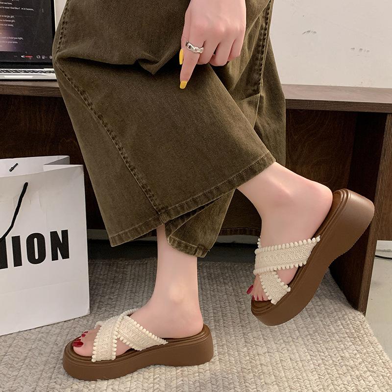 Thick-soled Slippers Women's Summer Wear Fashion 2025 New Internet Celebrity Explosion Cool Slippers Women's Seaside Beach Women