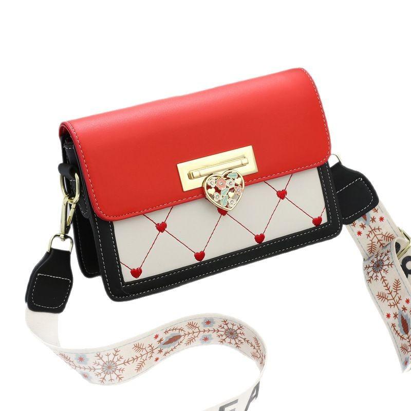 Новая маленькая свежая женская сумка корейской версии модной контрастной цветной сумки через плечо Fashion Love Small Bag