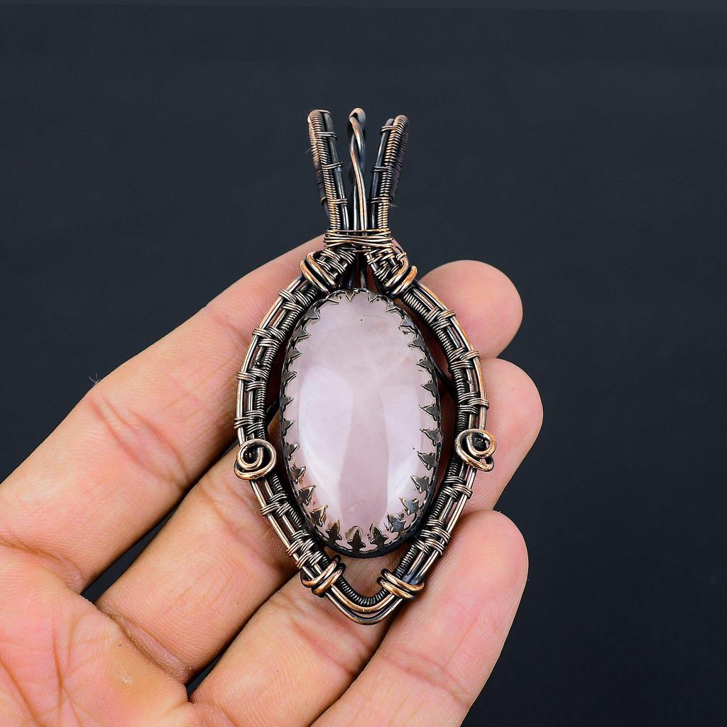 Необычный драгоценный камень из розового кварца, чистая медная проволока, обернутая ювелирными изделиями ручной работы