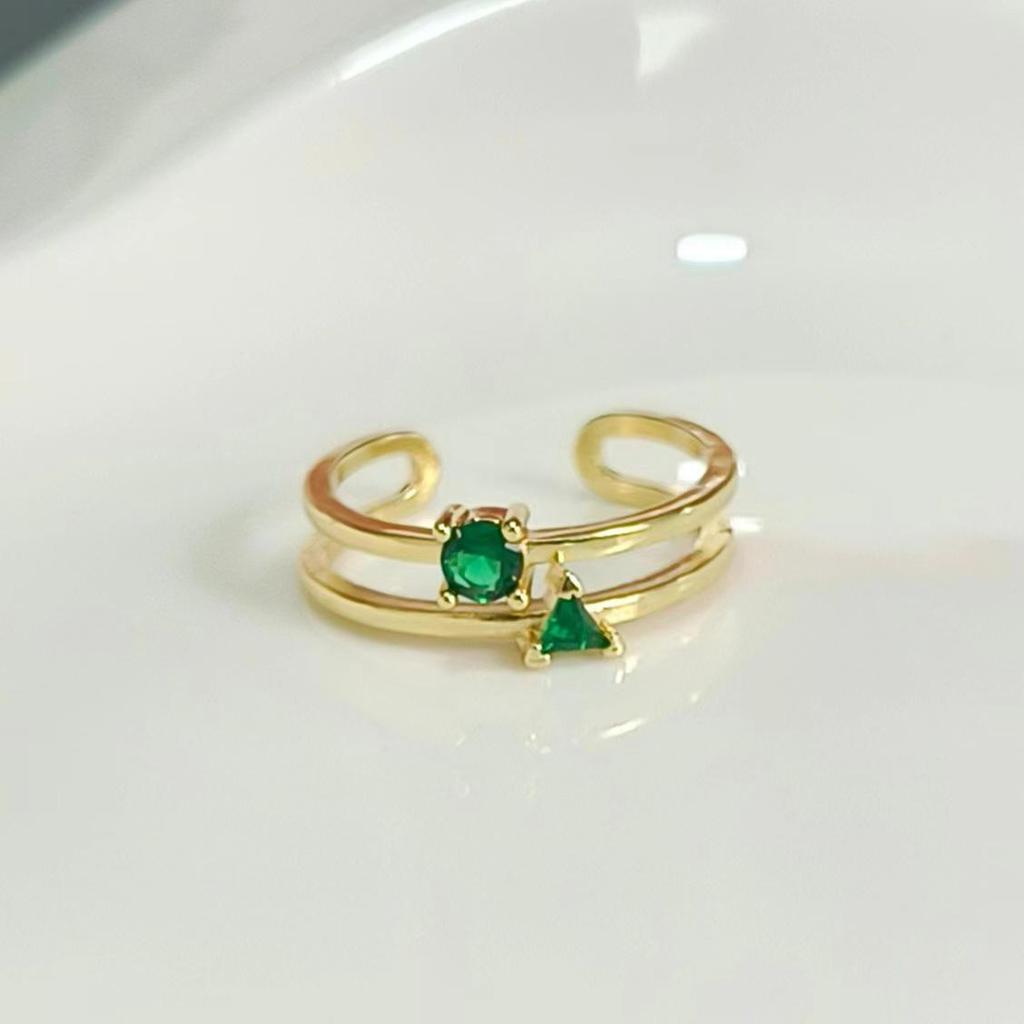 High-Grade Retro Green Zircon Ring for Women - European & American Style, Light Luxury, Niche, All-Match Fashion Design.