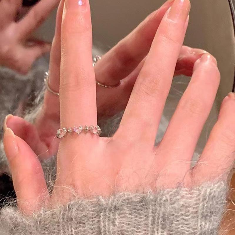 Стильное серебряное кольцо с цирконием для женщин - легкий роскошный открытый дизайн, идеально подходит для указательного пальца