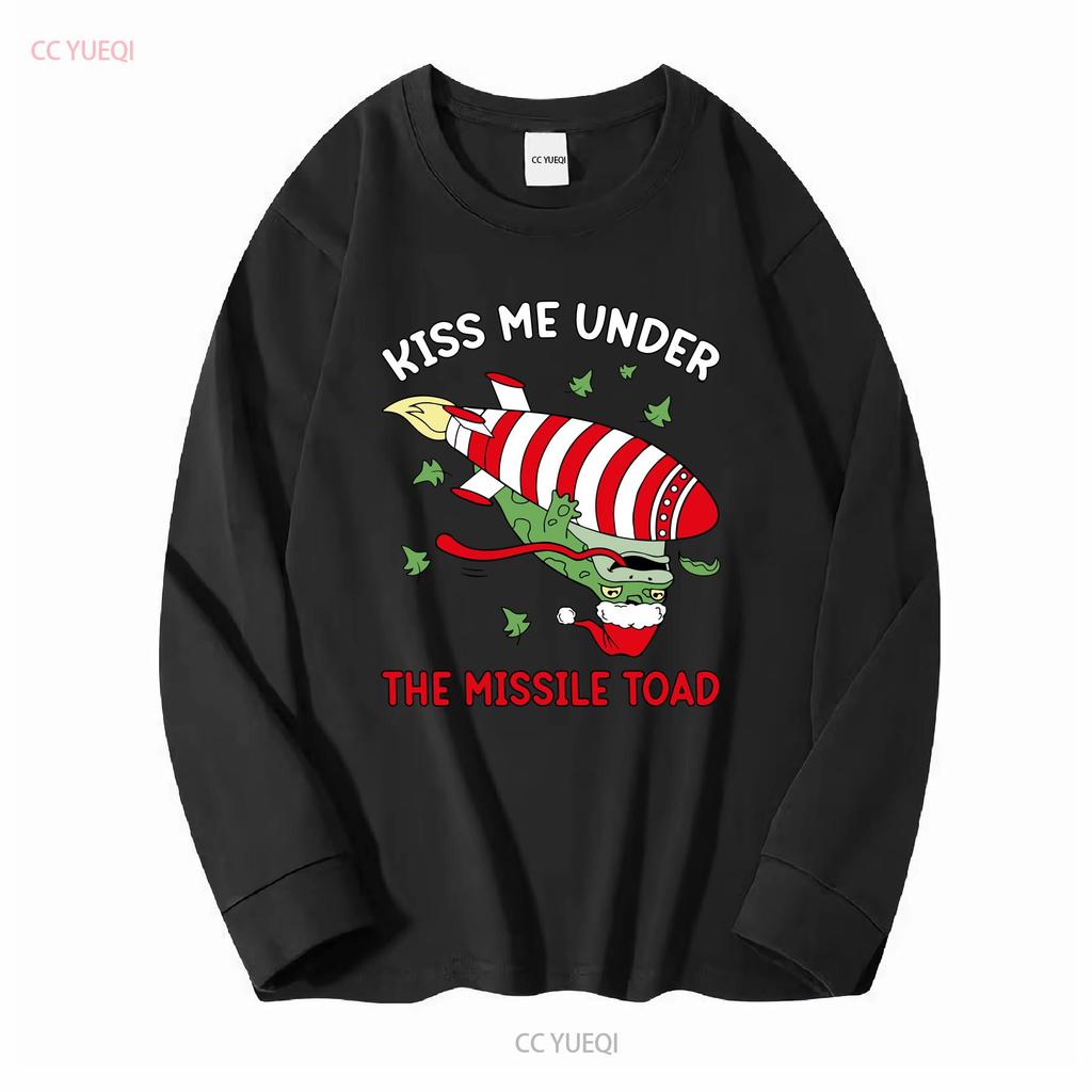 kiss Me Under The Missile Toad T Shirt Funny Xmas Frog Santa Meme Vintage Winter vintage Washed Casual Versatile