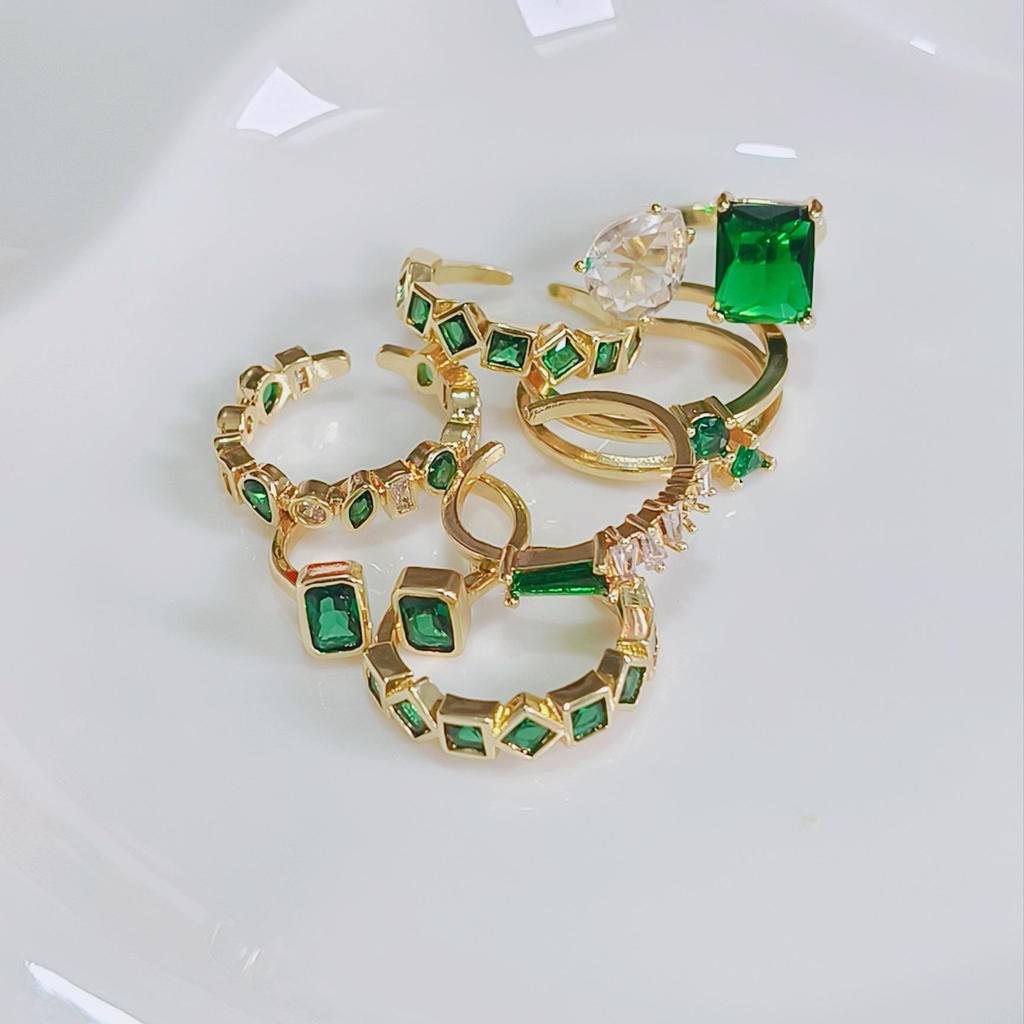 High-Grade Retro Green Zircon Ring for Women - European & American Style, Light Luxury, Niche, All-Match Fashion Design.