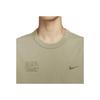Nike Футболка Sportswear Essentials Series с простым буквенным принтом, ребристым дышащим круглым вырезом и коротким рукавом, мужская футболка оливково-зеленого цвета HQ9151-276