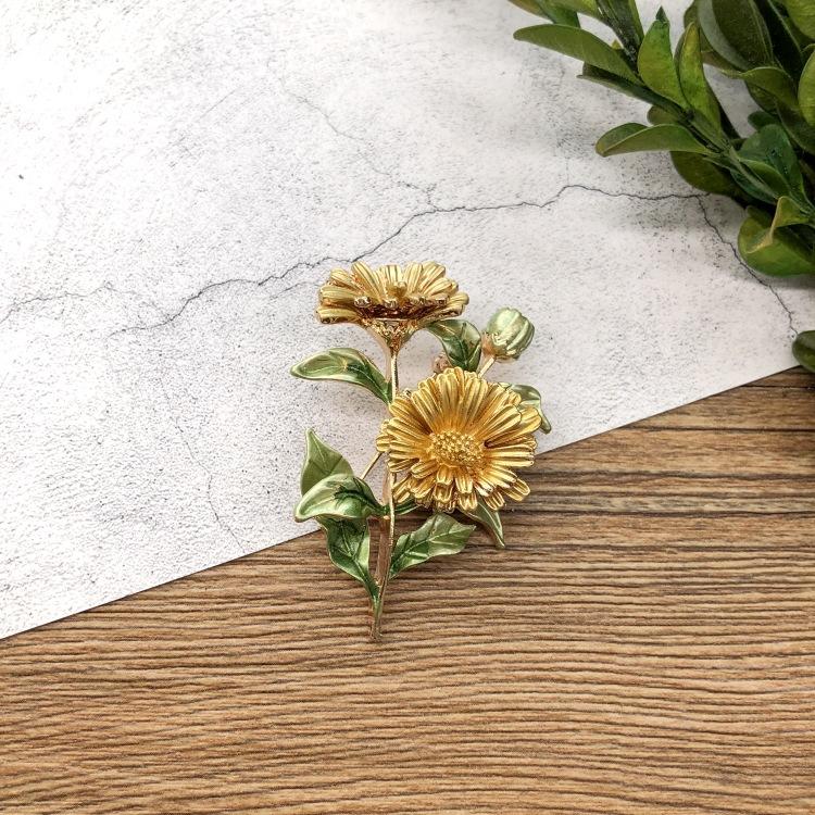 Forest Retro Fairy Tale Versatile Brooch Bee Pearl Temperament Brooch Pin Coat with Accessories