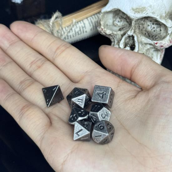 Мини-набор игральных костей DND, чехол для карманных часов с гравировкой дракона и 7 многогранными металлическими игральными костями DND, набор игральных костей в стиле ретро для настольных игр