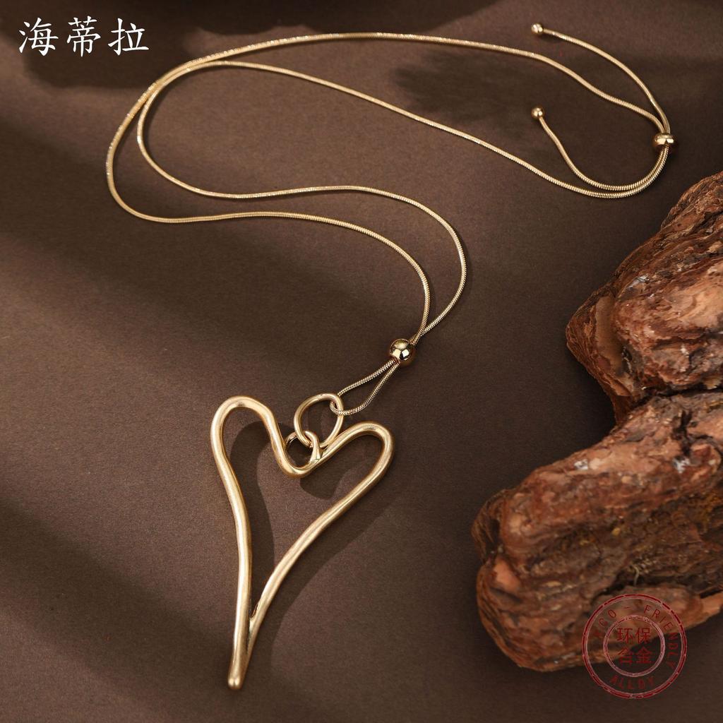 Новый матовый полый геометрический кулон в виде сердца, женское простое высококлассное колье с застежкой-пуговицей в форме сердца