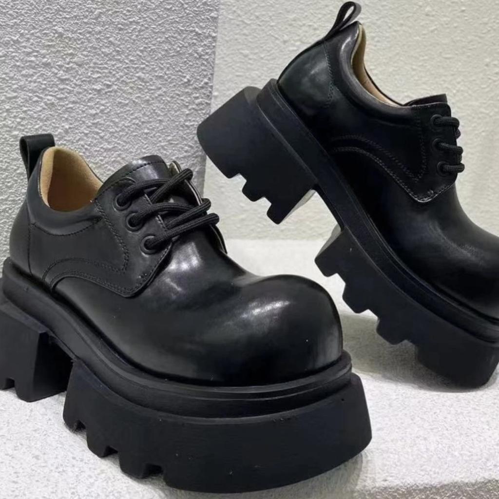 Женские лоферы из натуральной кожи с круглым носком на толстой подошве на шнуровке, черные лакированные туфли на платформе, новая весенняя обувь 2025