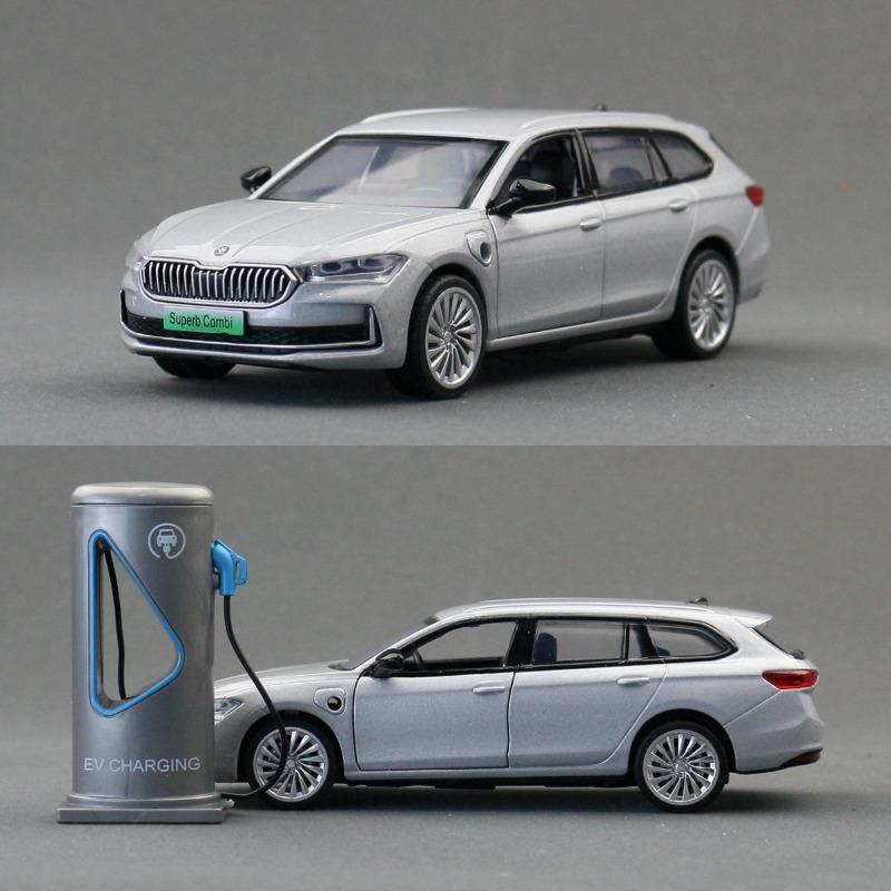 Модель автомобиля Skoda Superb EV литая 1/35 со звуком и светом, детская металлическая игрушка, машинка, подарок, коллекция, миниатюрная машина