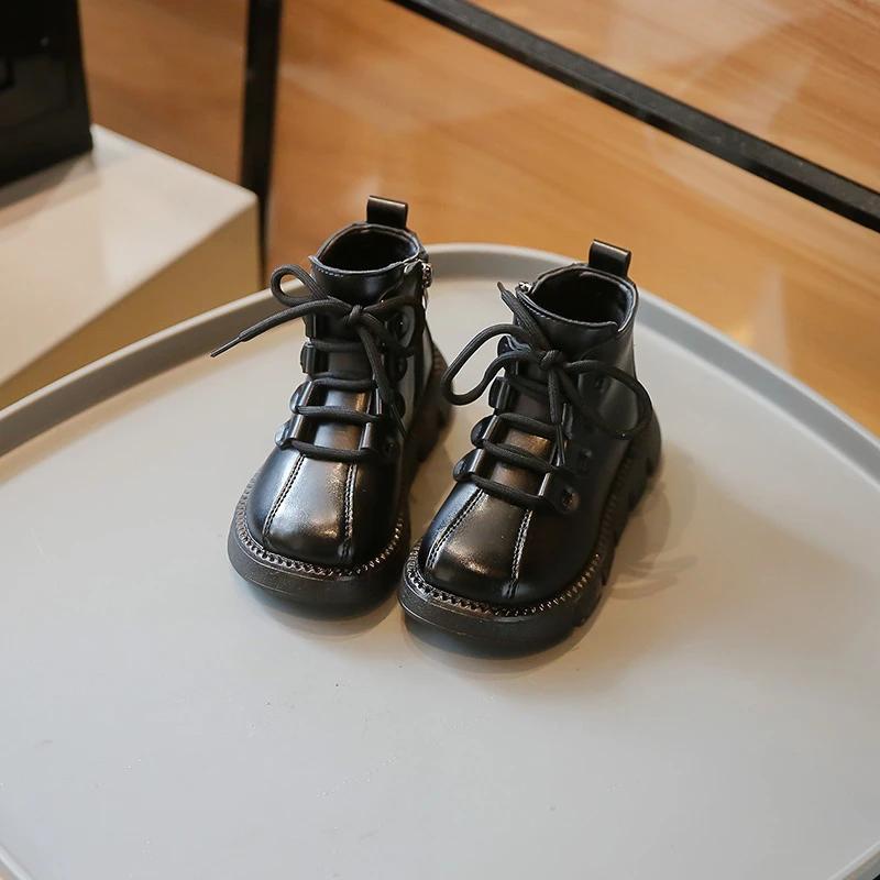 2024 Детские короткие ботинки для девочек Осень Зима Новая мода Британский стиль Мягкая подошва Противоскользящие Универсальные кожаные туфли