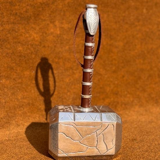 Набор щитовых молотов 1:1 масштабная копия реквизита из прочного алюминия. Знаменитая коллекционная фигурка Стива Роджерса.