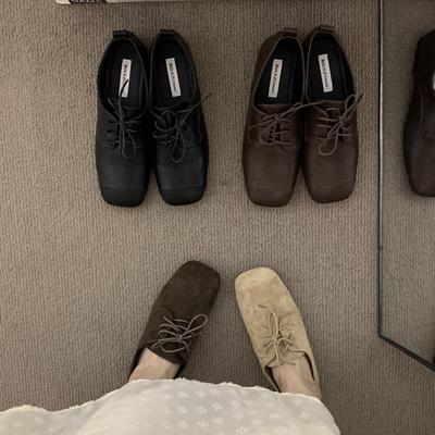 Туфли женские маленькие из кожи на плоской подошве на шнуровке в черном цвете в стиле ретро, британский стиль, модные лоферы на квадратном каблуке, весна-осень 2025