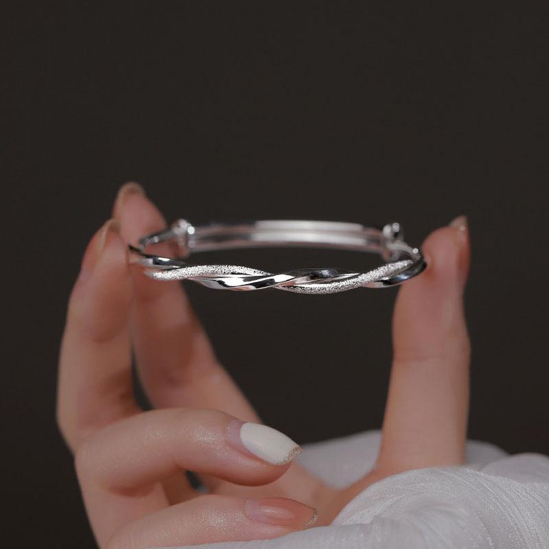 [Minimalist Sliding Bracelet With Möbius Strip Design Intertwined Love Bangle Ins Trendy Subtle Jewelry]