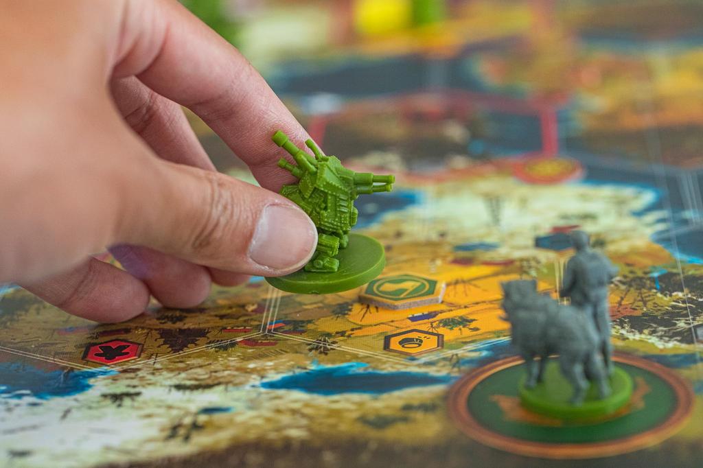 Stonemaier Games Scythe: Дополнение «Пришельцы издалека» (Требуется Scythe) 1-7 игроков, 90-140 минут игрового времени, возраст 14+