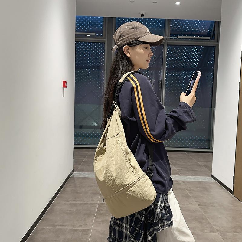 Men'S And Women'S Urban Fitness Wrinkle Leisure Outdoor Sports Anti-Splashing Roll-Up Backpack Large-Capacity Shoulder Bag