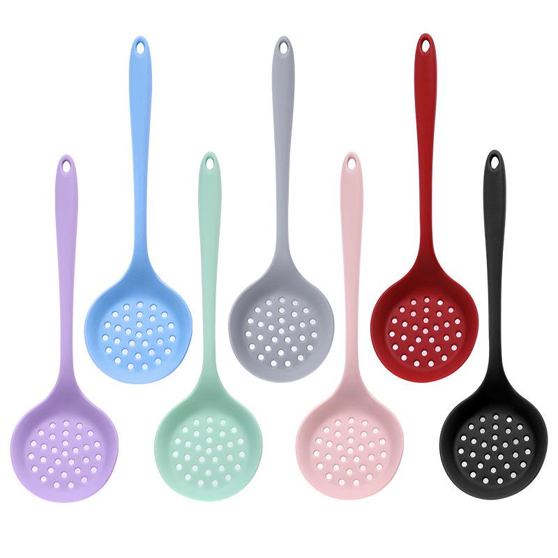 Силиконовый набор кухонной утвари: Половник, Лопатка, Скребок, Лопатка для переворачивания, Кисти для масла и смазывания, Венчик, Щипцы для приготовления пищи и выпечки.