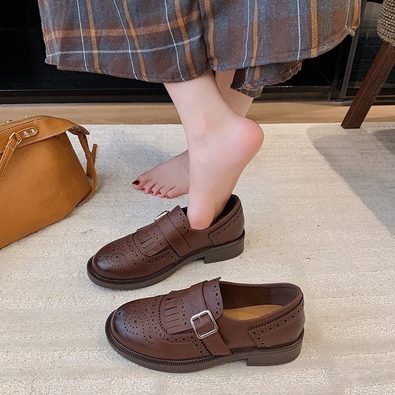 Модные ретро туфли на низком каблуке, осенняя новинка, круглый носок, глубокий вырез, дышащие отверстия, металлическая пряжка, нескользящая низкая посадка